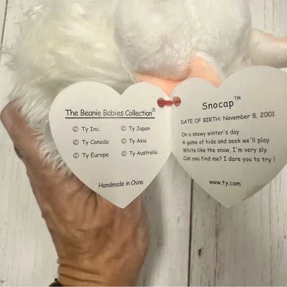 TY Beanie Baby - SNOCAP the Snow Fox (7.5 inch) - Picture 7 of 7